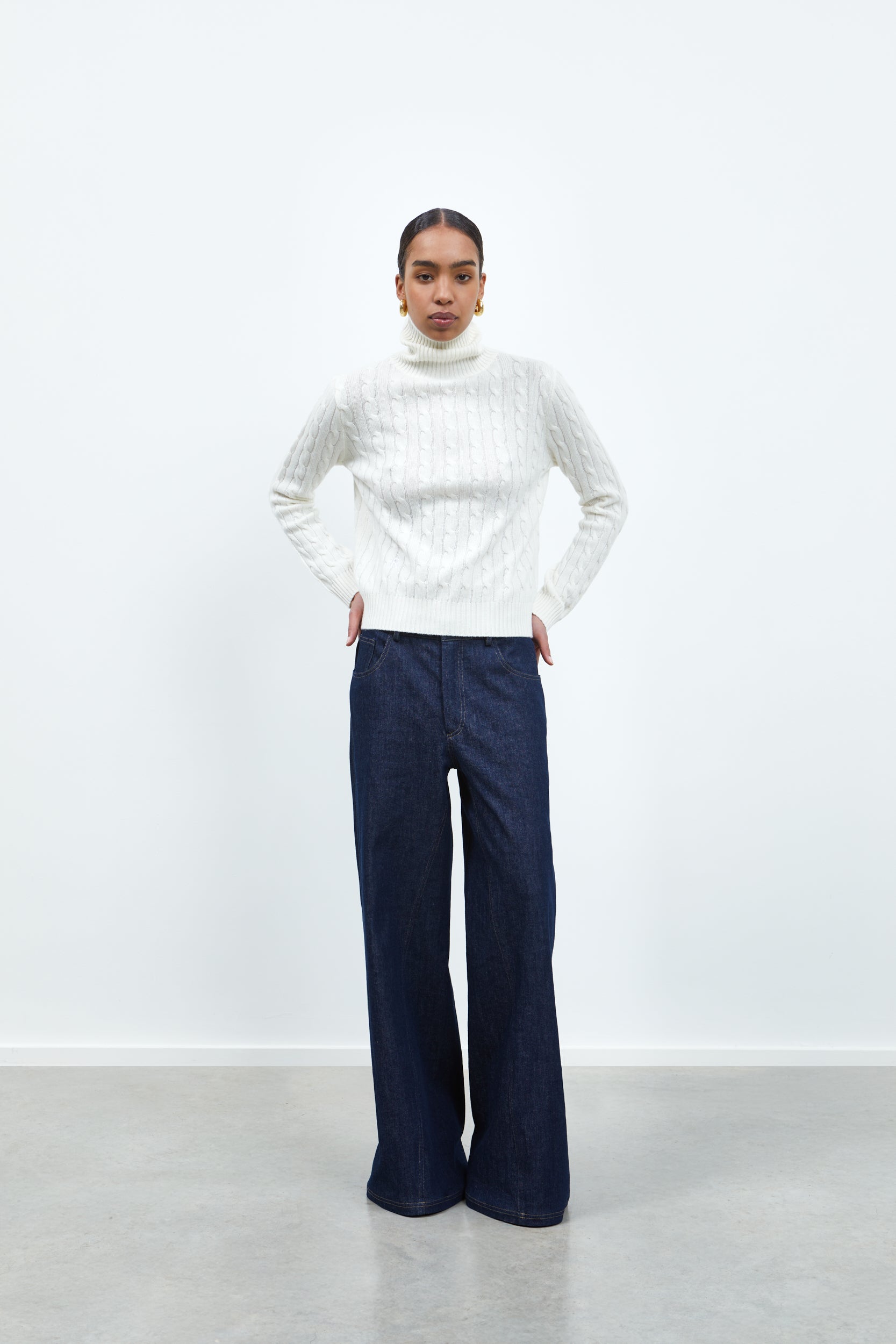 RHÚNE Oscar Cable Knit Knitwear white