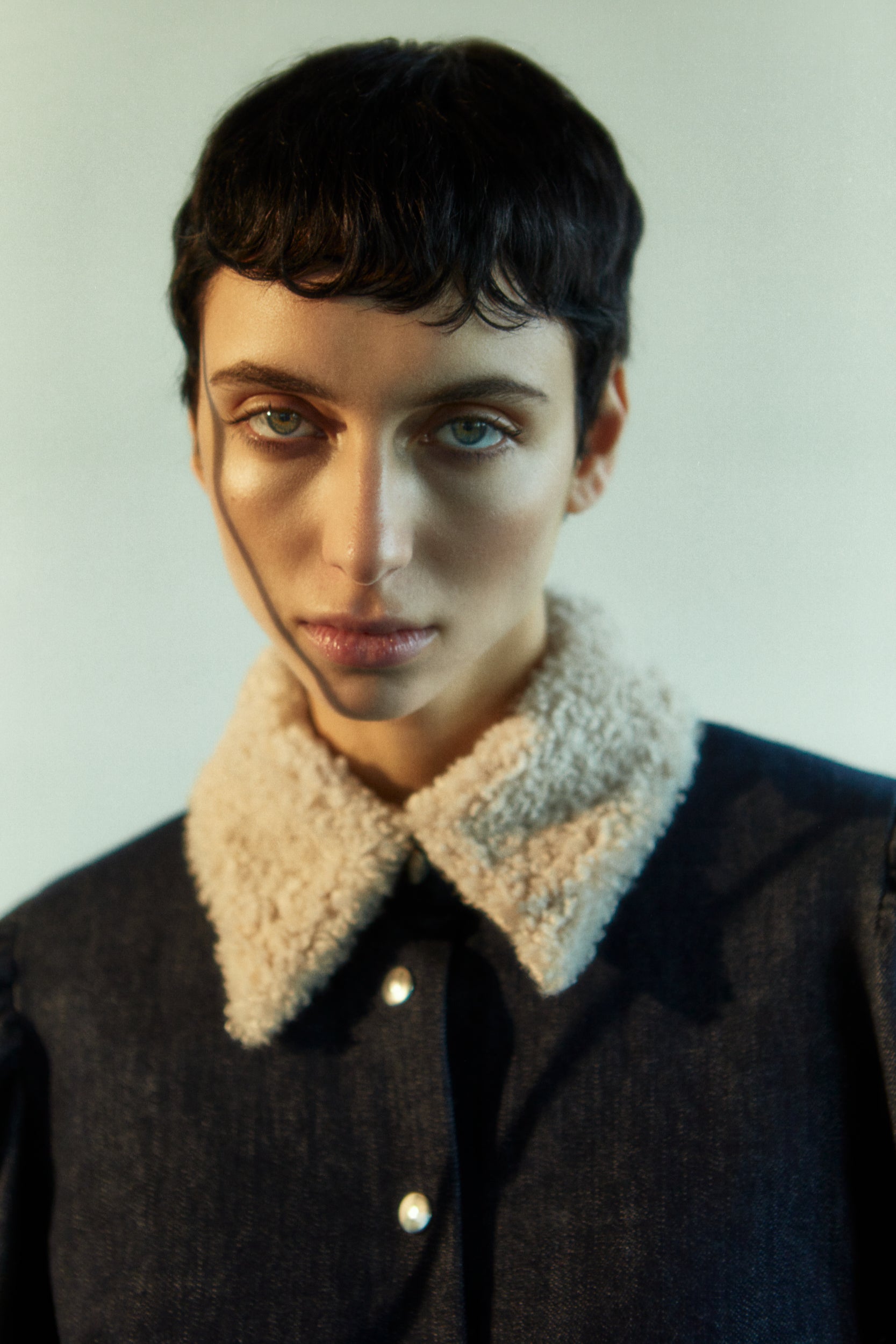 Rhúne AW25 Ella Jacket with shearling collar — refined navy wool jacket with soft texture and minimalist tailoring