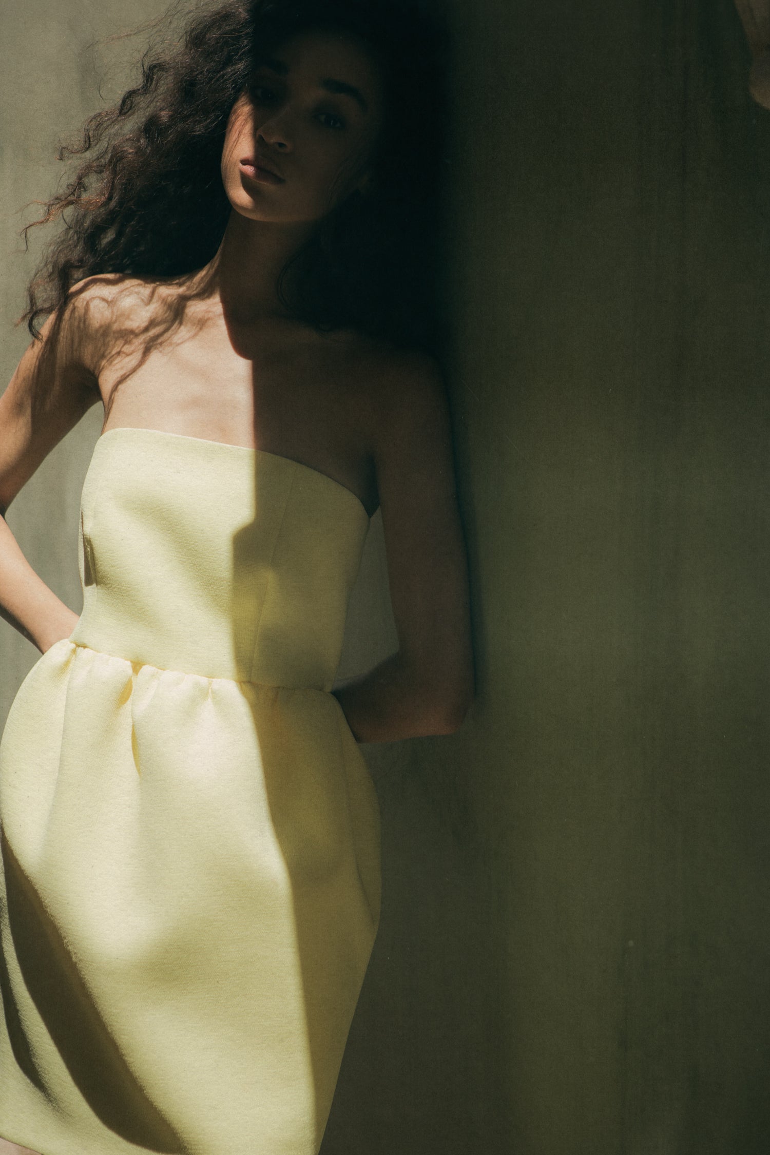 Rhúne SS24 Pisa Dress — strapless yellow silhouette captured in soft Venetian light