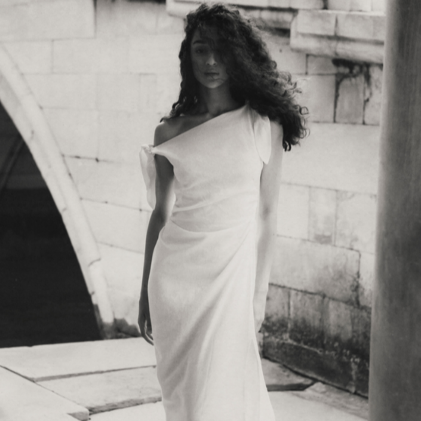 Rhúne timeless and effortless design — refined silhouette captured in black and white